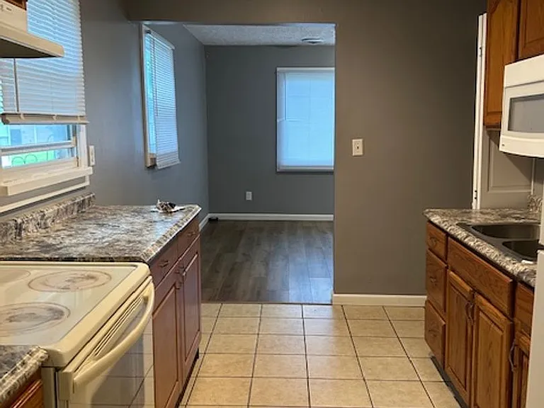 111 N Smithville Rd — Photo 18