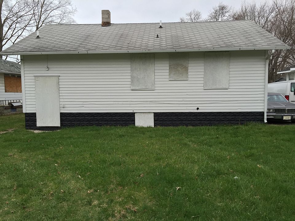 2nd image of 768 Wauceda Ave