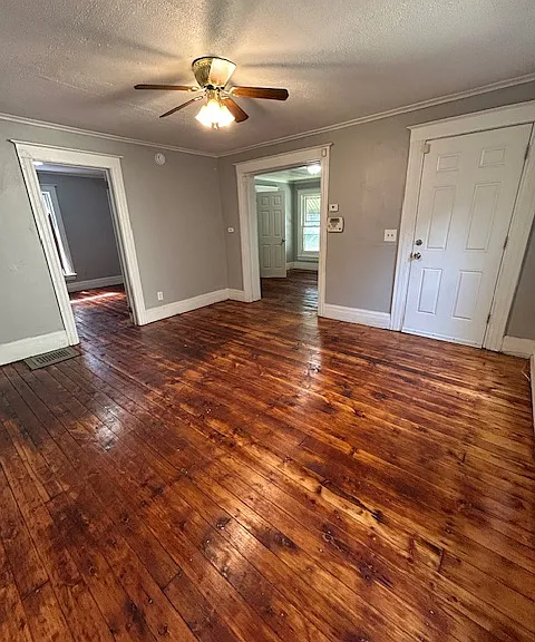 241 Curtis St — Photo 2
