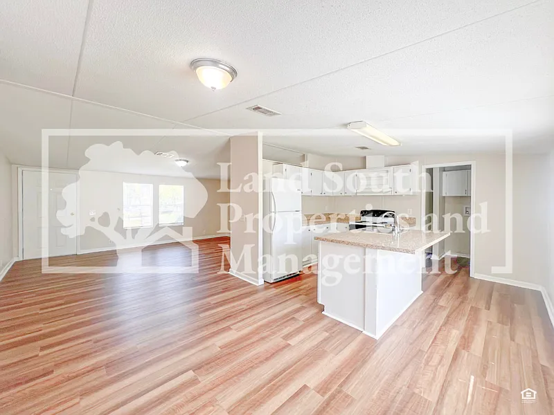 4 bed, 2.0 bath, 1056 sqft, $1,700 — Photo 4