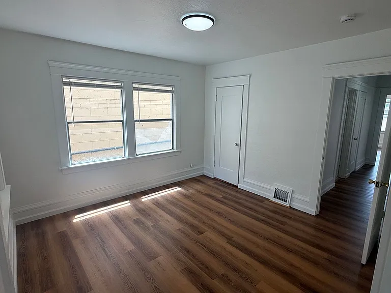 261 22nd St — Photo 20