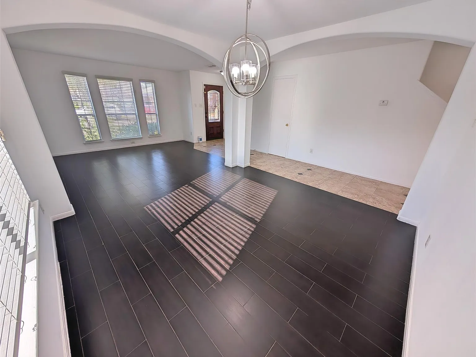 4 bed, 2.5 bath, 2719 sqft, $2,850 — Photo 4