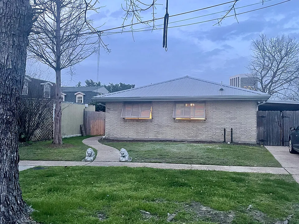111 N Interstate Highway 10 Service Rd E