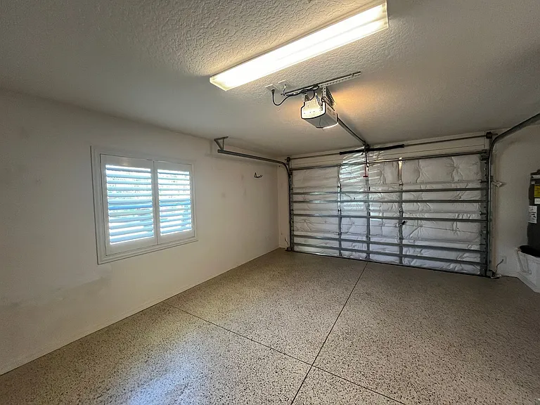 724 Yager Ln — Photo 12