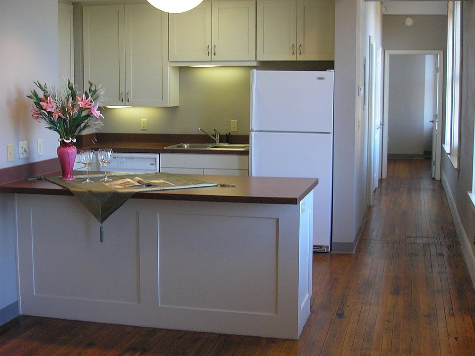 Living Room/Kitchen