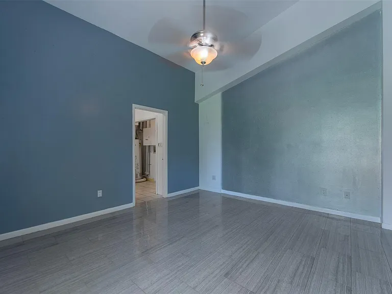 1208 Weyer St — Photo 19
