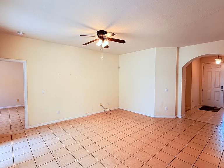 4986 Thames St W — Photo 52