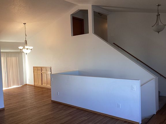 4th image of 1101 S West Dr