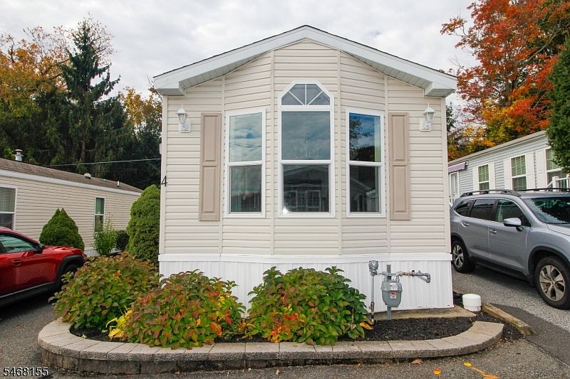 1st image of 4 Makepeace Rd