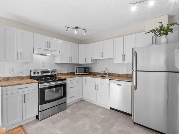9710 105th St NW #1210, Edmonton, AB T5K 1A4