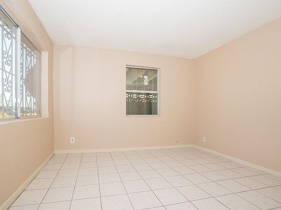 4th image of 554 Bataan Cir