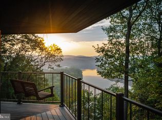 511 Center Hl, Upper Black Eddy, PA 18972