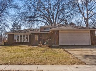 18W089 Claremont Dr, Darien, IL