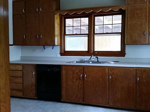5th image of 605 W Link St