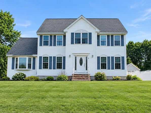 5 Abbey Rd, Methuen, MA 01844