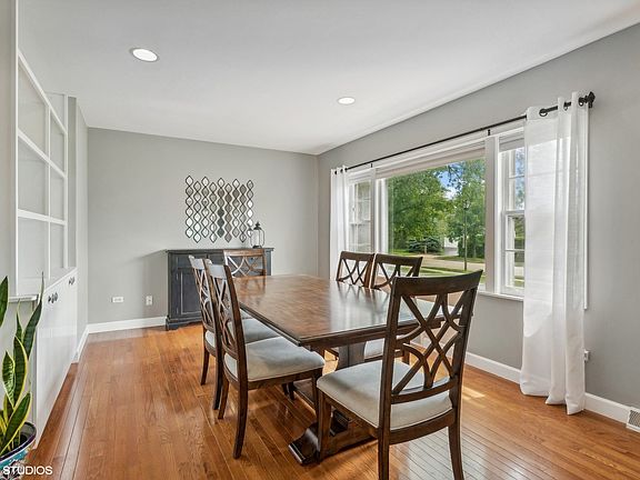 4th image of 364 W Hillside Ave