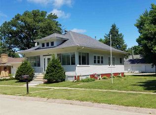 304 6th St SW, Independence, IA 50644