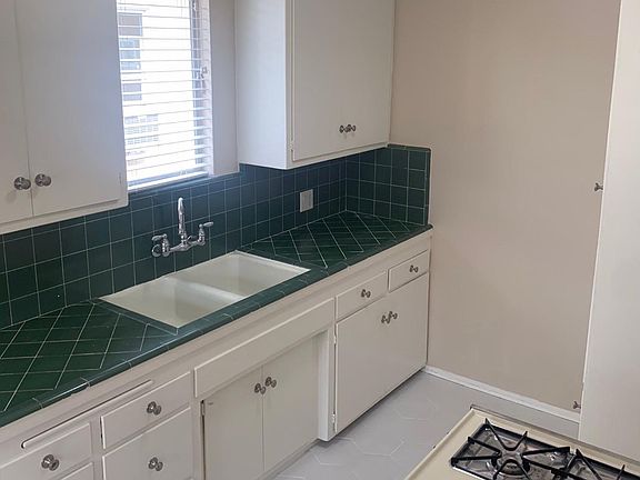 5th image of 118 N Lamer St #2F