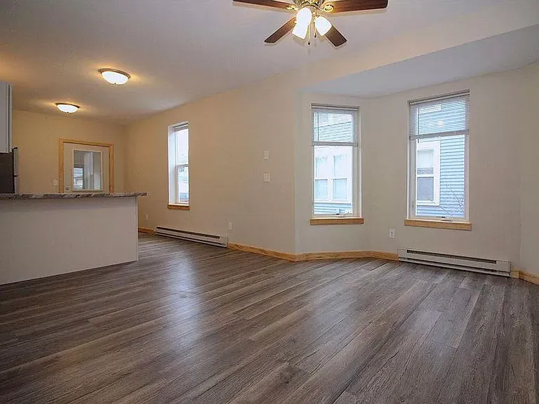 116 Van Brunt St — Photo 4