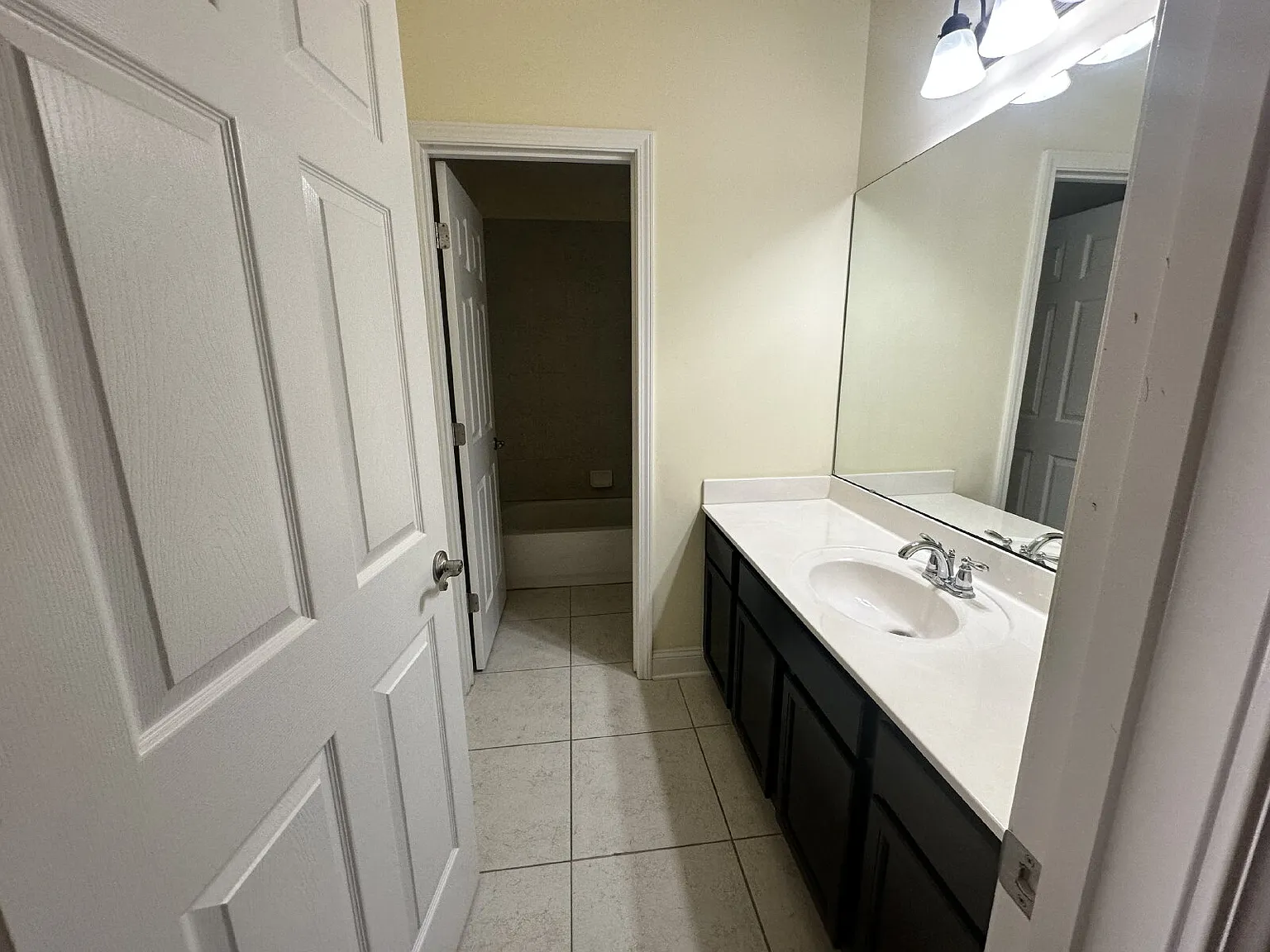 4 bed, 2.5 bath, 2280 sqft, $4,000 — Photo 2