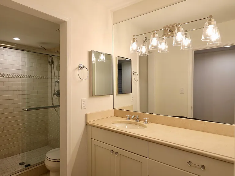 58 Chaumont Sq NW — Photo 9