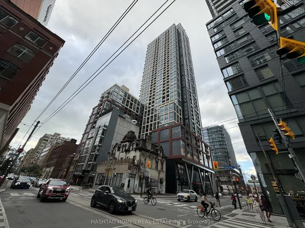 108 Peter St #5208, Toronto, ON M5V 0W2