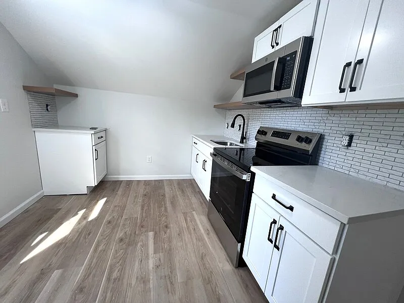 2 bed, 1.0 bath, $1,875 — Photo 3