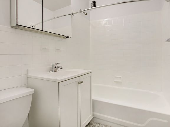 3rd image of 355 E 72nd St APT 4D