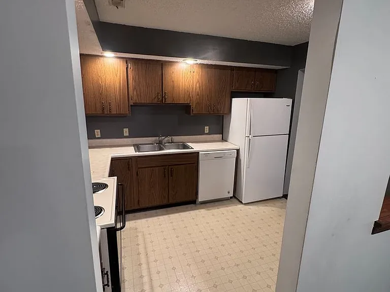 2539 Clayton Blvd — Photo 3