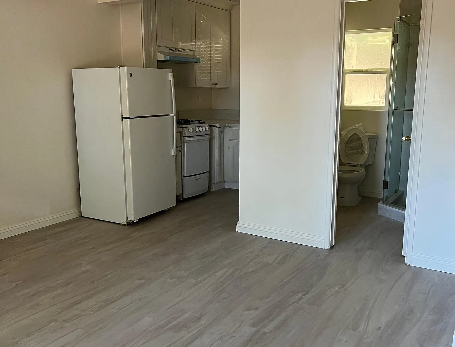 Studio, 300 sqft, $1,900 — Photo 3