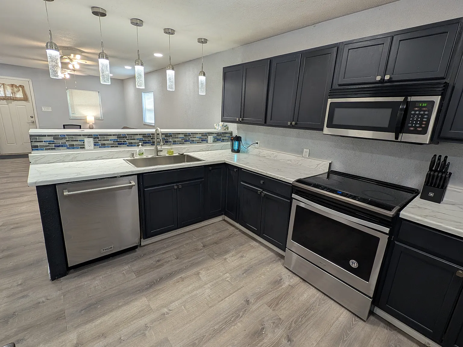 3 bed, 1094 sqft, $2,650 — Photo 3