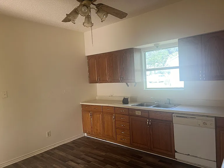 125 W College Ave — Photo 6