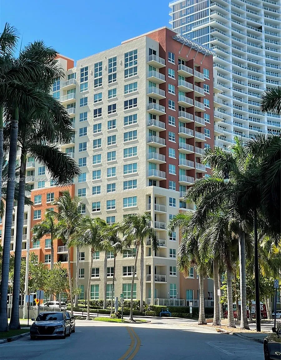 Cite Condo — Photo 1