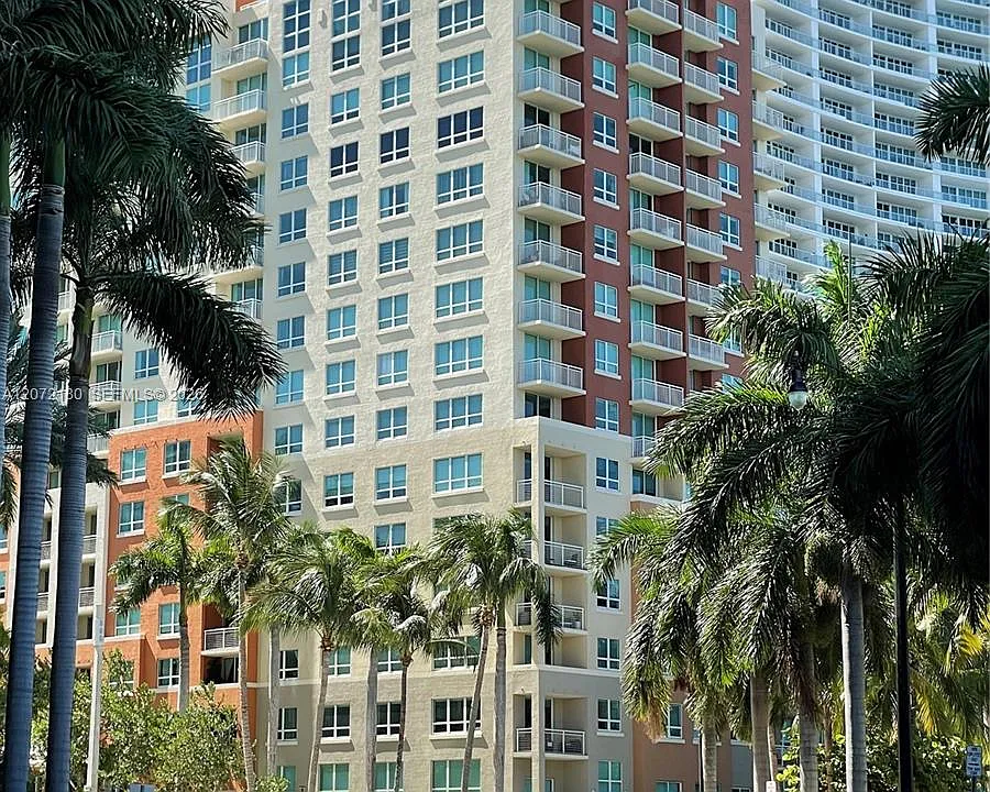 2000 N Bayshore Dr #205