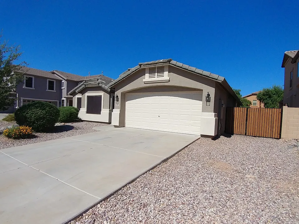 1004 W Dexter Way