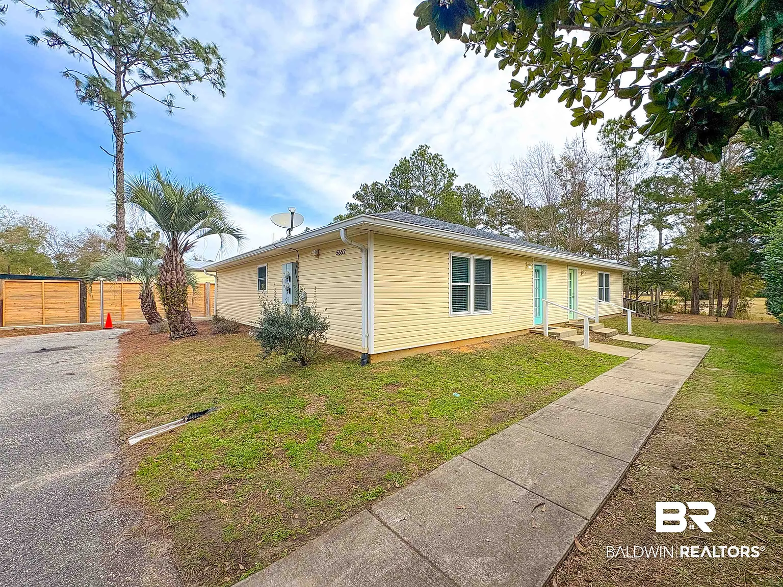 2 bed, 2.0 bath, 2240 sqft, $1,500 — Photo 2