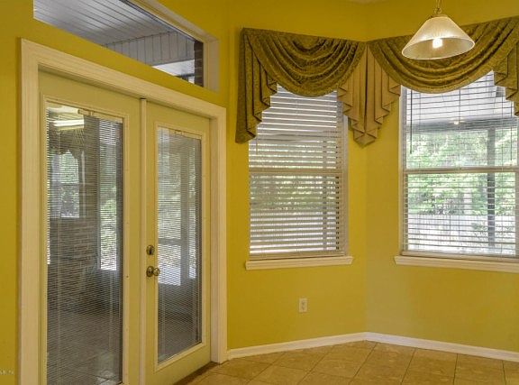 4th image of 86419 Riverwood Dr