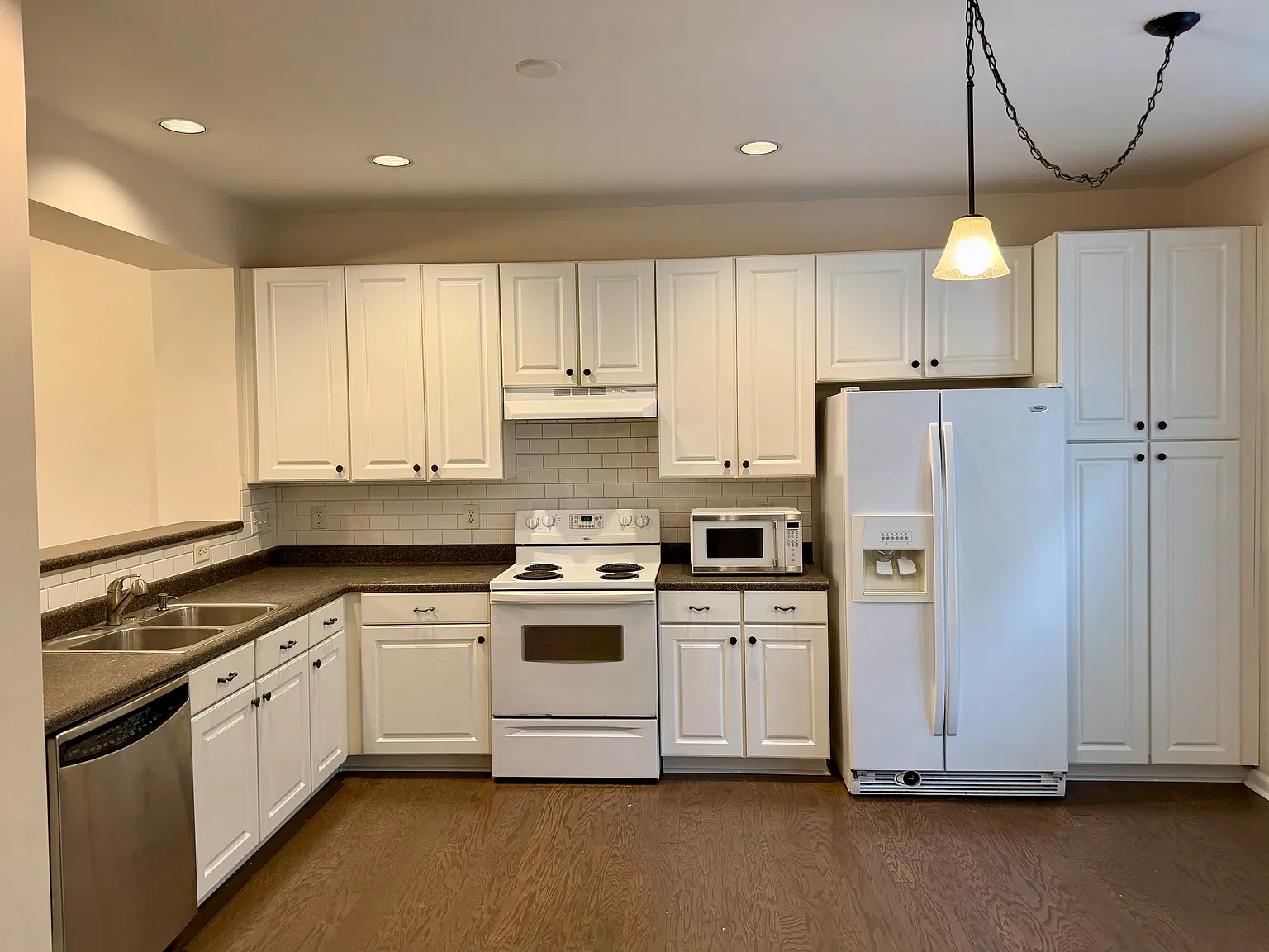 2 bed, 2.5 bath, 1470 sqft, $1,800 — Photo 4