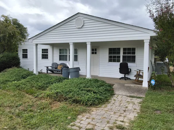 1580 Cox Rd, Blackstone, VA 23824