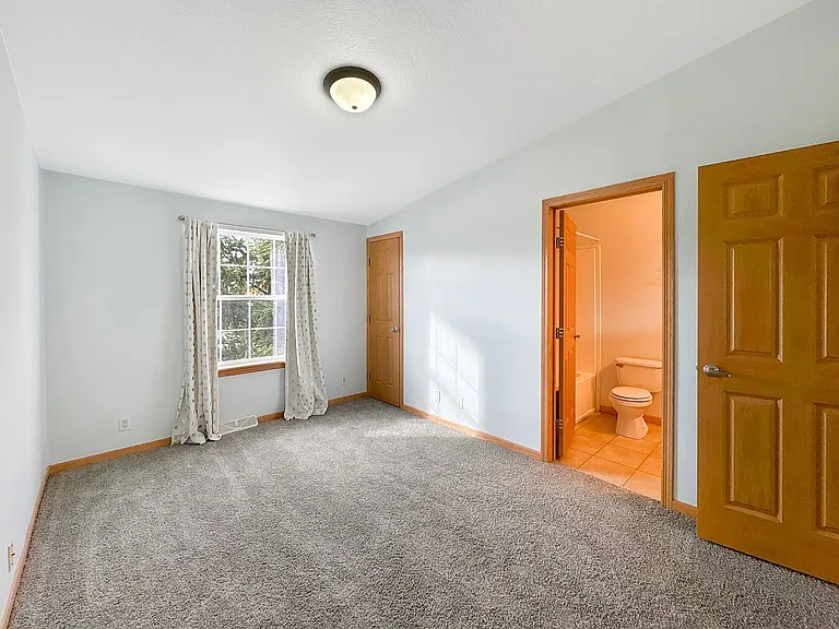 711 Clark Street Duplex — Photo 36