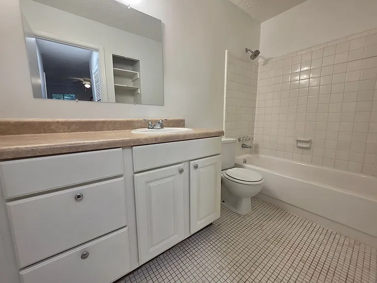 1208 Bush River Rd #D2 — Photo 17