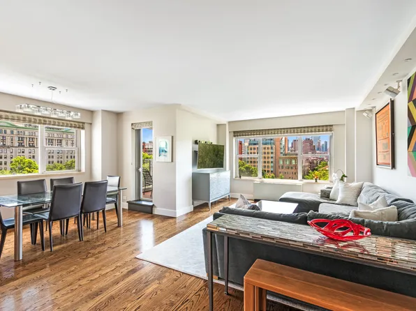 2 Fifth Avenue image 1 of 20