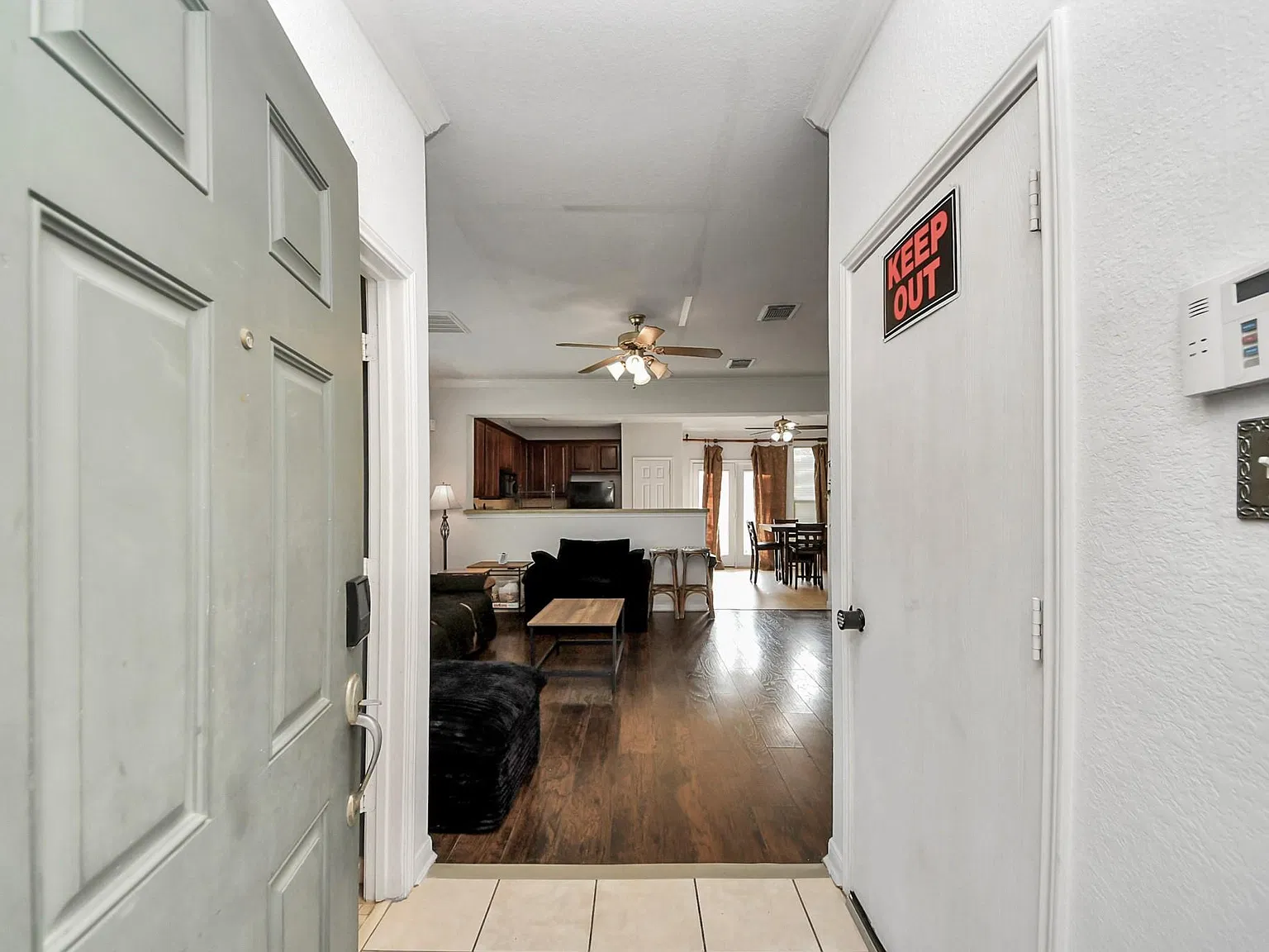 3 bed, 2.5 bath, 1624 sqft, $1,900 — Photo 3