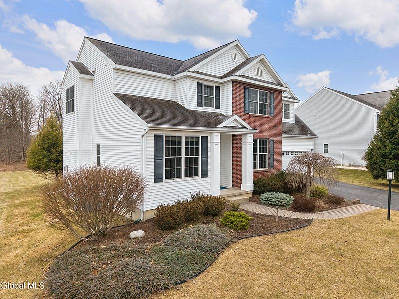 3rd image of 15 Avendale Drive
