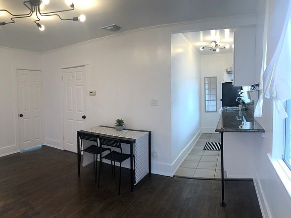 4th image of 2801 S Budlong Ave #2805-3