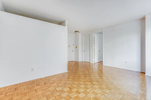 Sold by Nest Seekers International | media 4