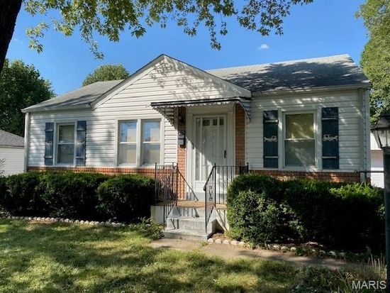 215 Derhake Rd, Florissant, MO 63031