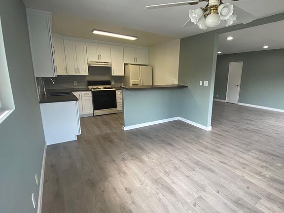 4th image of 454 Riverdale Dr #8