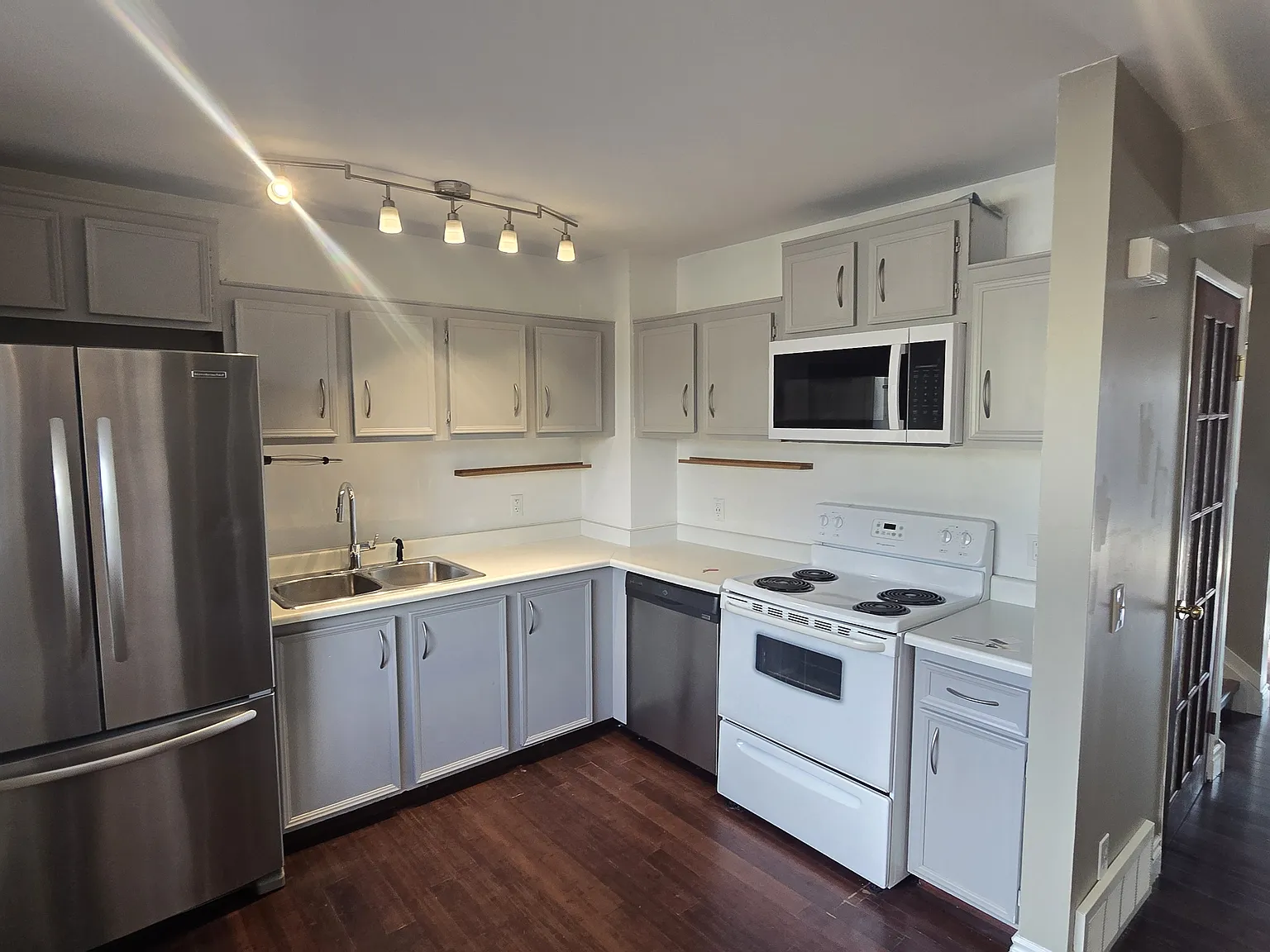 210 Woodbridge Way — Photo 3