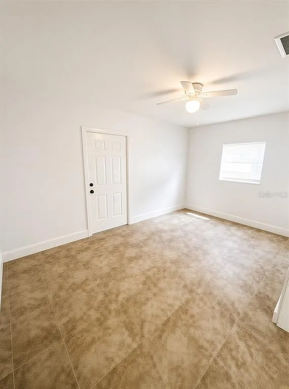 3 bed, 1.0 bath, 974 sqft, $1,950 — Photo 3